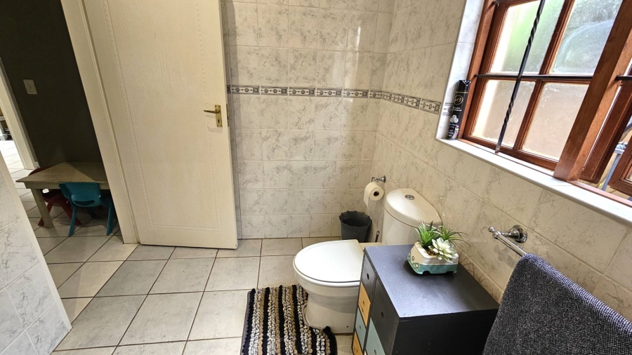 To Let 3 Bedroom Property for Rent in Meerhof North West